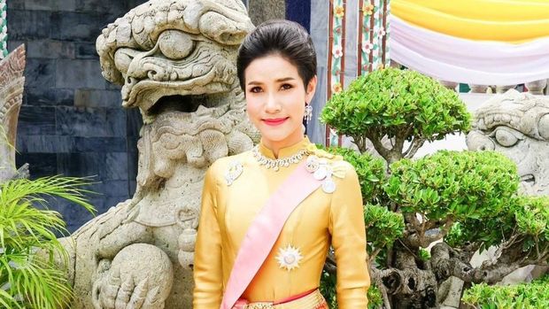 Sineenat Wongvajirapakdi.