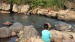 Warga Jasinga Bogor Manfaatkan Air Sungai untuk Mencuci
