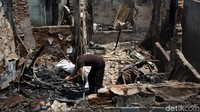 Sebelumnya, Kebakaran di wilayah itu terjadi pada Senin (21/10) pukul 15.08 WIB. Terdapat 51 bangunan rumah tinggal yang ikut hangus terbakar akibat kebakaran ini.