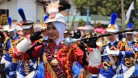 Marching band memeriahkan pembukaan Ajang West Java Paragliding World Championship and Culture Festival 2019 di Kabupaten Sumedang, Jawa Barat.
