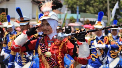 Marching Band Meriahkan Pembukaan Kejuaraan Parayalang Internasional