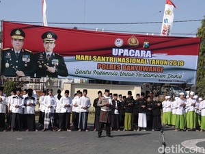 Polisi Banyuwangi Ajak Santri Bijak Bermedsos