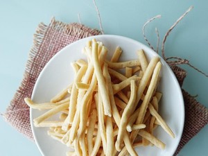 Resep Stik Bawang Renyah Gurih, Camilan Favorit saat Lebaran