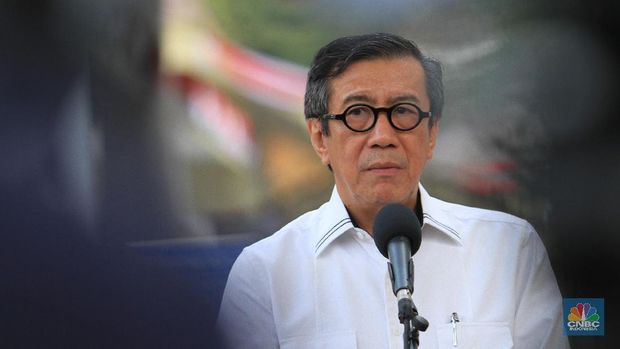 Selain Sompie, Yasonna Juga Copot Direktur Sistem Imigrasi