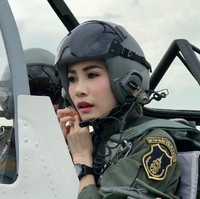 Pencopotannya sebagai Selir Kerajaan atau Chao Khun Phra terjadi hanya tiga bulan setelah ia diberi gelar tersebut. Istana menyatakan bahwa wanita dengan nama panggilan Koi ini telah melakukan tindakan yang tidak menghormati raja dan melanggar tradisi kerajaan. Foto: Reuters