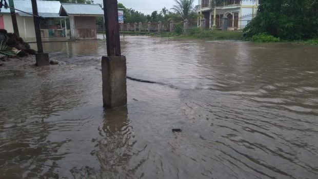 Banjir di Agam Sumbar, Jalanan Amblas