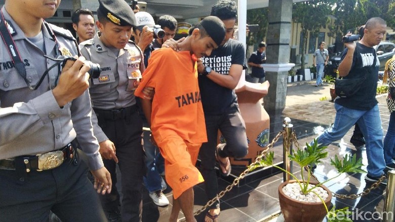 Balita Ciamis Tewas Dianiaya Ayah Tiri, Polisi: Kepala Korban Dipukul Balita Ciamis Tewas Dianiaya Ayah Tiri, Polisi: Kepala Korban Dipukul