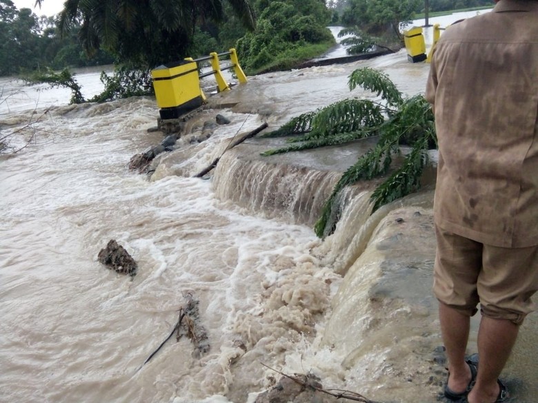 Banjir di Agam Sumbar, Jalanan Amblas Banjir di Agam Sumbar, Jalanan Amblas