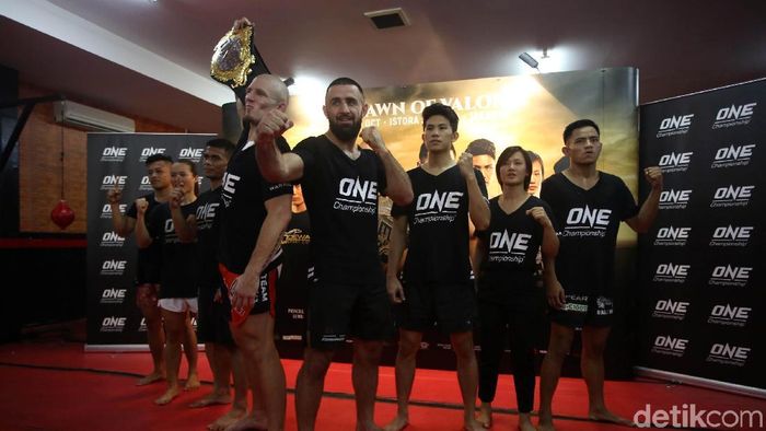 Atlet ONE Championship jalani sesi latihan terbuka (Agung Pambudhy/detikSport) Atlet ONE Championship jalani sesi latihan terbuka (Agung Pambudhy/detikSport)
