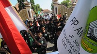 Kirab juga digelar para santri di Lapangan Pendopo Pamekasan, Jawa Timur, Selasa (22/10/2019). ANTARA FOTO/Saiful Bahri.
