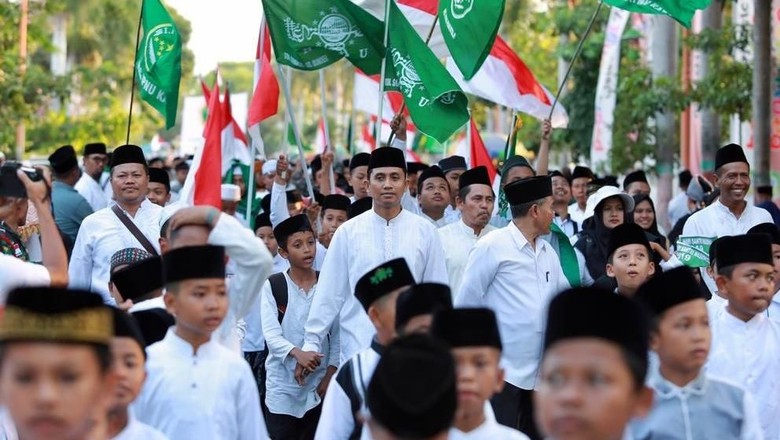 10 Ribu Santri Banyuwangi Ikuti Kirab dan Apel HSN 2019 10 Ribu Santri Banyuwangi Ikuti Kirab dan Apel HSN 2019