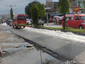 Jalan Jamin Ginting Medan Dipenuhi Busa, dari Mana?