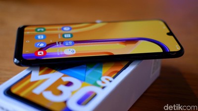 Unboxing Galaxy M30s, Ponsel Baterai Super Jumbo Rp 3 Jutaan