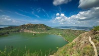 Bayangkan saja, Danau Taal memiliki sebuah gunung api dengan pulau kecil di dalam kawahnya. Padahal Danau Taal sendiri berada di dalam Pulau Luzon di Filipina. (iStock)