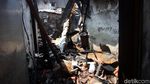 Mengais yang Tersisa dari Kebakaran di Jatinegara