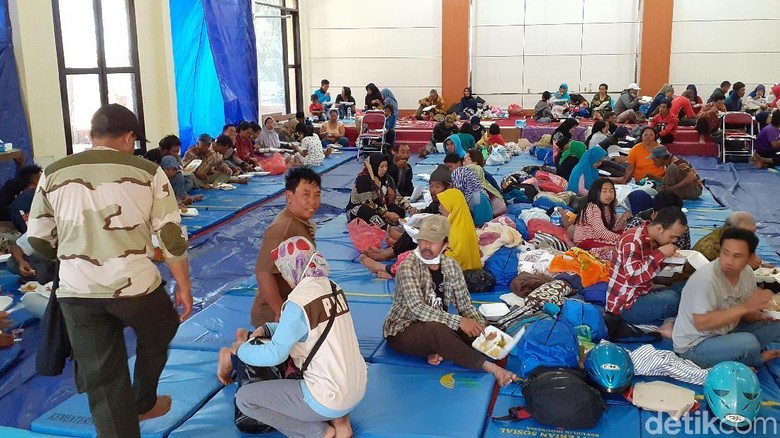 Kondisi Berangsur Aman, Ratusan Pengungsi Angin Kencang di Batu Dipulangkan Kondisi Berangsur Aman, Ratusan Pengungsi Angin Kencang di Batu Dipulangkan
