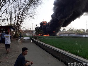 Pipa yang Terbakar Alirkan BBM Pertamina Dex