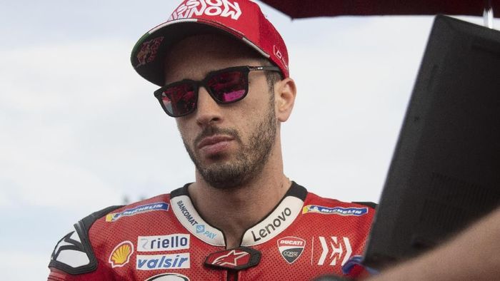 JUDI ONLINE Andrea Dovizioso belum merasa aman dari kejaran rival-rivalnya untuk finis runner-up MotoGP 2019. (Foto: Mirco Lazzari gp / Getty Images)