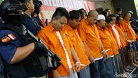 Para pelaku penganiayaan Ninoy Karundeng dihadirkan saat polisi menggelar konferensi pers di Polda Metro Jaya, Jakarta, Selasa (22/10/2019).