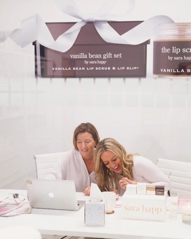 Meski penjualannya mencapai $250,000 (Rp 3,5 miliaran) di tahun pertama, Sara Happ sempat mengalami stagnan dalam berbisnis. Tak seperti kebanyakan brand yang jadi terkenal, Sara ternyata tak berniat untuk mengekspansi produk. Foto: Instagram @sarahapp