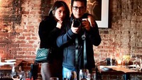ria 49 tahun ini sering menyempatkan pergi berdua dengan sang istri. Salah satu agendanya tentu saja makan bersama. Foto: Instagram wishnutama