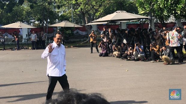 Berkemeja Putih, Yasonna Laoly dan Budi Karya Sambangi Istana