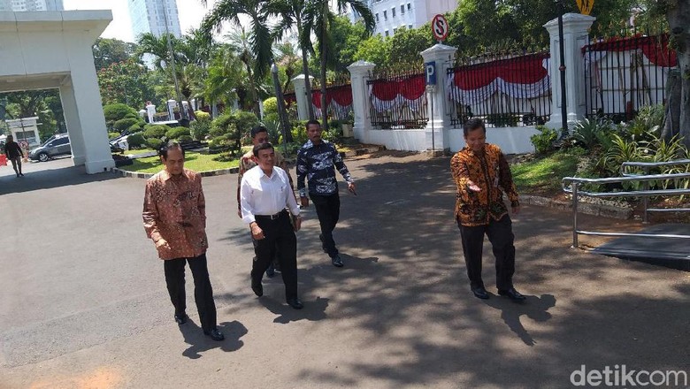 Ketua Bravo 5 Jenderal (Purn) Fachrul Razi Dipanggil Jokowi ke Istana Ketua Bravo 5 Jenderal (Purn) Fachrul Razi Dipanggil Jokowi ke Istana