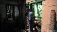 Usai rumah mereka hangus dilalap api, para warga terdampak kebakaran di kawasan Jatinegara tersebut menempati tenda-tenda pengungsia yang telah disediakan Dinas Sosial dan kementerian Sosial RI.