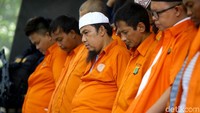 Dedy menyebut buronan yang juga telah berstatus tersangka tersebut merupakan suami dari dr Insani. Dedy meminta agar yang bersangkutan segera menyerahkan diri.