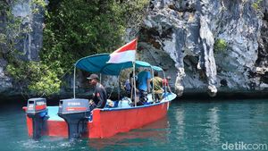 Potret Batu Kelamin dari Raja Ampat