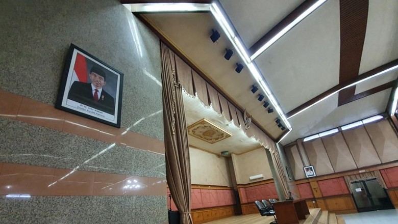 Pemkot Bekasi Tunggu Rilis Setneg untuk Pemasangan Foto Jokowi-Maruf Pemkot Bekasi Tunggu Rilis Setneg untuk Pemasangan Foto Jokowi-Maruf