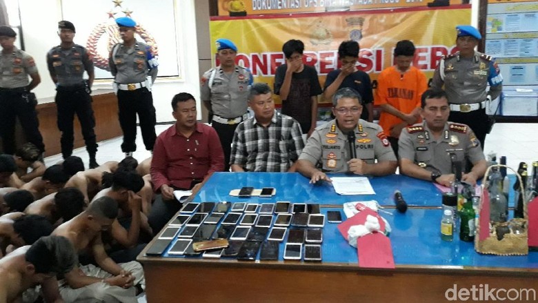Ini Kerusakan Akibat Rusuh Suporter di Stadion Mandala Krida Ini Kerusakan Akibat Rusuh Suporter di Stadion Mandala Krida