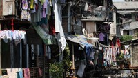 Upaya untuk mengentaskan kemiskinan dan meningkatkan kesejahteraan rakyat Indonesia memang tidak mudah dan butuh proses. Namun bukan berarti tidak mungkin.
