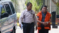 Isa Ansyari diperiksa sebagai tersangka terkait dalam kasus dugaan suap proyek dan jabatan oleh Walikota Medan 2016-2021, Dzulmi Eldin.