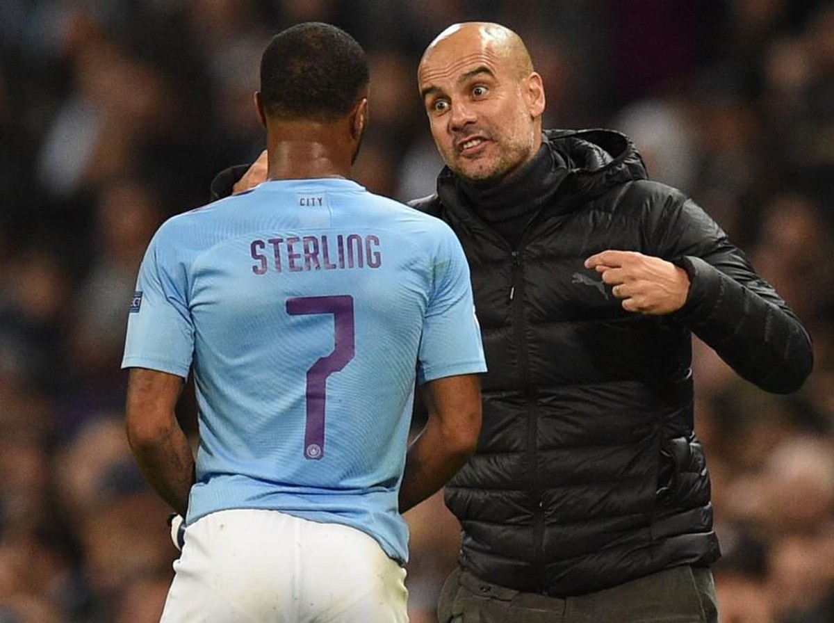 Josep Guardiola puas dengan performa Raheem Sterling di Manchester City. (Foto: Oli Scarff/AFP)
