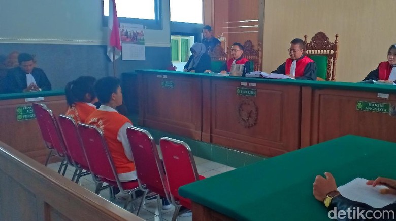 Dua Bandar Sabu Perempuan di Madiun Divonis 18 dan 15 Tahun Penjara Dua Bandar Sabu Perempuan di Madiun Divonis 18 dan 15 Tahun Penjara