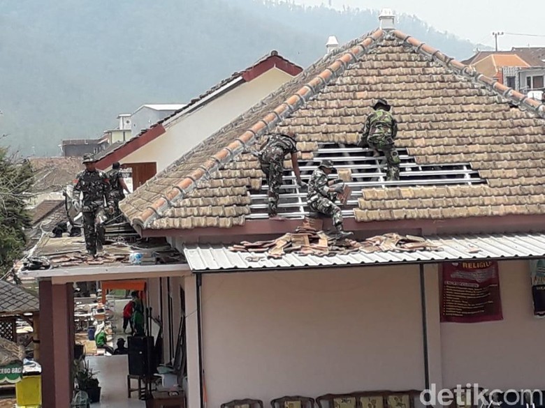 Ratusan Rumah Warga Kota Batu Rusak Terdampak Angin Kencang Ratusan Rumah Warga Kota Batu Rusak Terdampak Angin Kencang