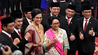 Resmi dilantik, deretan menteri jokowi ini langsung berpose di depan kamera.
