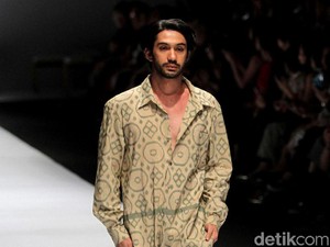 Padu-padan Kain untuk Millennial Ala Sejauh Mata Memandang & Oscar Lawalata