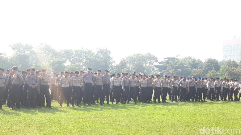 Ribuan Polisi Jatim Siap Tindak Pelanggar Lalin di Operasi Zebra Semeru Ribuan Polisi Jatim Siap Tindak Pelanggar Lalin di Operasi Zebra Semeru