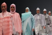 Khasanah Tekstil Sumatra Barat dalam Busana Modern di Jakarta Fashion Week