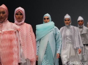 Khasanah Tekstil Sumatra Barat dalam Busana Modern di Jakarta Fashion Week