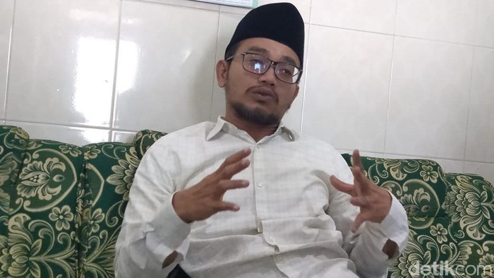 Pengasuh Ponpes Mambaul Maarif Denanyar dan juga paman Halim, KH Abdussalam Shohib