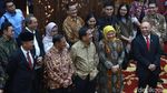 Jabat Menko Perekonomian Airlangga Happy Banget