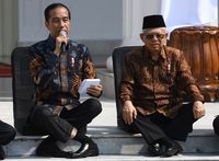 Menafsir Makna Lesehan di Istana: Menteri Jokowi Adalah Pembantu 