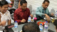  Tak perlu makanan yang mewah, bagi Bahlil makanan sederhana khas Indonesia pun juga tak pernah membuatnya bosan. Salah satunya semangkuk soto. Foto: Instagram @bahlillahadalia