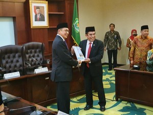 Sertijab Menag, Lukman Serahkan Memori Jabatan ke Fachrul Razi