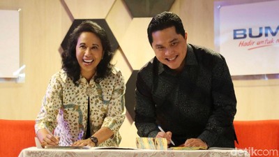 Ekspresi Rini Saat Serahkan Jabatan ke Erick Thohir