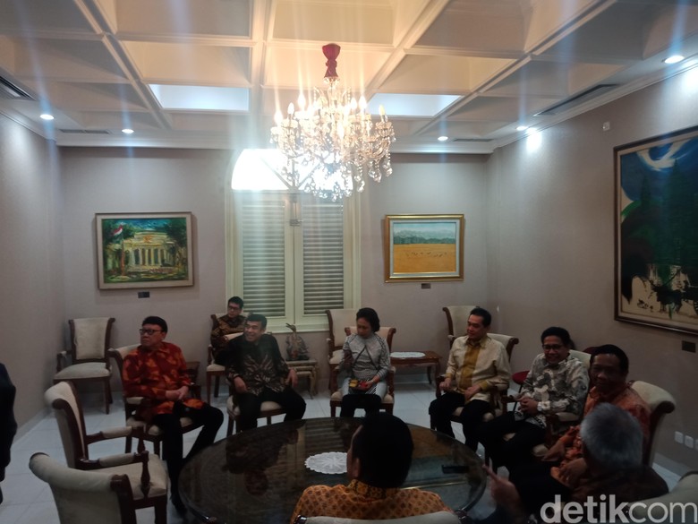 Istri Puspayoga, Gusti Ayu Bintang Darmavati Ikut Datang ke Istana Istri Puspayoga, Gusti Ayu Bintang Darmavati Ikut Datang ke Istana