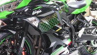 Ninja ZX-25R menggunakan mesin berkapasitas bulat 249 cc yang sama sekali baru dikembangkan. Mesin itu memiliki konfigurasi 4 tak, 4 silinder segaris, DOHC dengan total katup sebanyak 16 (4 katup per silinder)./Foto: Rangga Rahadiansyah